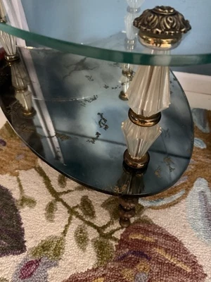 Mesa auxiliar vintage de vidrio Églomisé italiana de dos niveles Hollywood Regency Foto 1 de 4