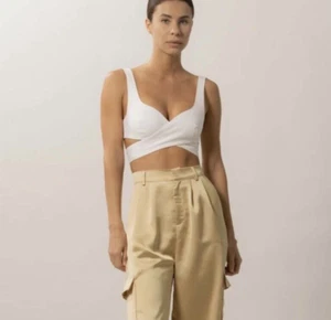 NWT NONchalant Cheri Top Size M White Crop Front Crisscross Smocked Back - Bild 1 von 4