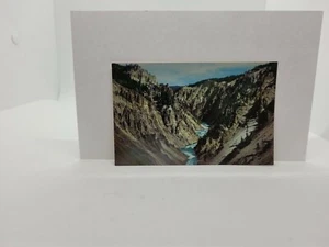 Postal Gran Cañón Parque Nacional Yellowstone Garganta Red Rock River Mountains - Imagen 1 de 2