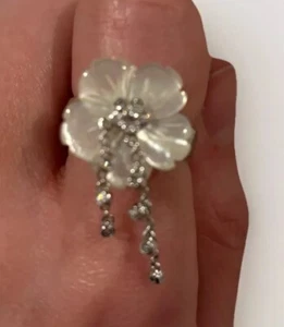 Rhodium Flower Mother of Pearl Dangle chain Gemstones Beautiful Vintage Ring. - Picture 1 of 3
