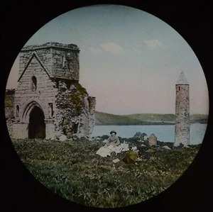 Magische Laternendia RUINEN AUF DEVENISH ISLAND LOUGH ERNE UM 1887 ALTES FOTO IRLAND - Bild 1 von 3