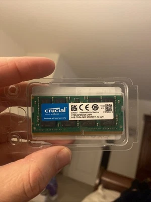 Memoria para portátil Crucial 8 GB DDR4-2400 SODIMM (CT8G4SFD824A.C16FF) 1,2 V CL17 Foto 1 de 3