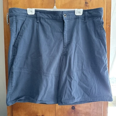 Men’s 42/XXL Mountain Hardware Teal Blue Hiking Shorts. Great Shape! - Image 1 of 4