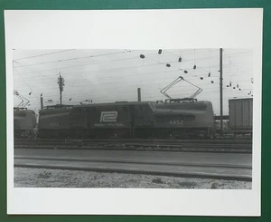 Penn Central RR, GG1 Locomotive, 4852, 8"x10" Black & White Photo New Haven CT - Picture 1 of 3