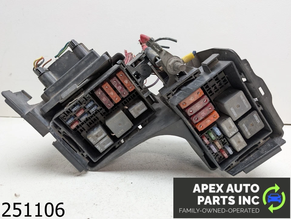 OEM 1999 Pontiac Firebird 3.8L ENGINE FUSE BOX ASSEMBLY - Изображение 1 из 4
