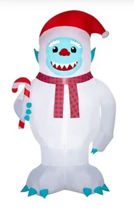 Abominable Monstruo de Nieve Yeti 9,5' con Sombrero de Santa Inflable de Navidad por Gemmy - Imagen 1 de 1