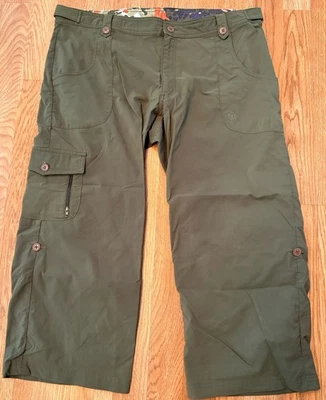 Magellan Sportswear Roll Tab Capri Pants Emerald Green Women’s Size 12 Pockets - Image 1 of 4