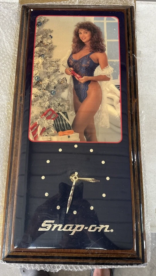 "Reloj de pared vintage de Navidad con herramienta a presión publicidad pin up 23""x11"" coleccionable" Foto 1 de 1