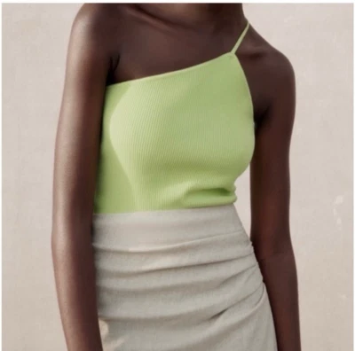 Camiseta sin mangas asimétrica para mujer Zara talla S verde neón con una correa estilo tejido al hombro Foto 1 de 4