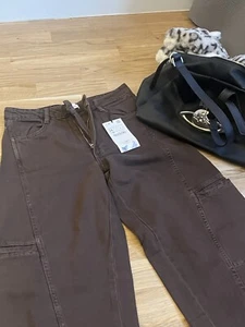 Zara Mid-Rise Full Length Wide Leg Cargo Jeans Women's Size 2 US - Brown NWT - Picture 1 of 3