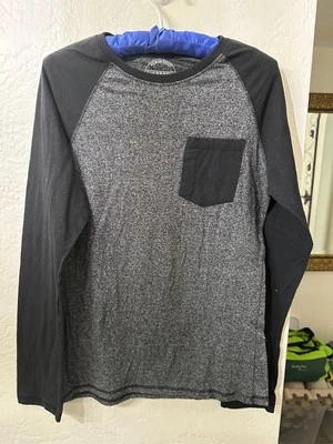 Camisa raglán manga larga negra jaspeada talla pequeña Dikotomy para hombre Foto 1 de 4