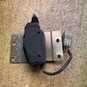 RANGE ROVER CLASSIC FRONT DOOR ACTUATOR 5 PIN. Soft Dash. F52 - Picture 1 of 4