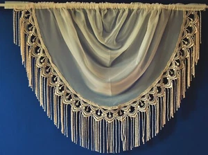 BOTÍN DE CREMA PERLA DROP A VOILE QUE TIENE BORLAS PROFUNDAS DE MACRAME CORTINA SALÓN - Imagen 1 de 3