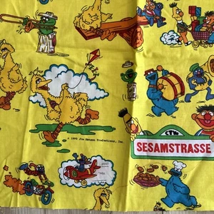Pieza de tela Jim Henson vintage 1990 Sesame Street 14" X 48" Sesamstrasse alemana - Imagen 1 de 4