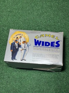 Chaqueta deportiva vintage 1992 Camel Cigarettes Joe Camel gráfica XL amarilla Tyvek nueva con etiquetas - Imagen 1 de 10