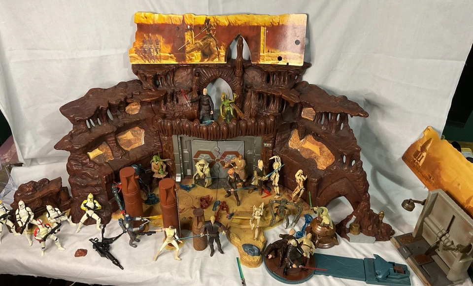 Star Wars Geonosis Battle Arena STAR WARS SAGA Juego *INCLUYE FIGURAS* Foto 1 de 4