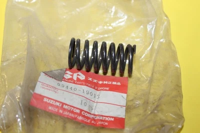 NOS Suzuki Spring 80-81 DR400 GS1000 81-86 GSX400 86-87 RG250 OEM # 09440-19013 - Imagem 1 de 4