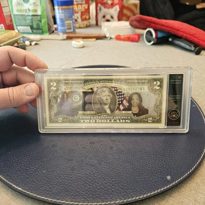 Kamala Harris $2 Bill Currency Collection With Display, Uncirc, BA01-37626-001A - Image 1 of 4