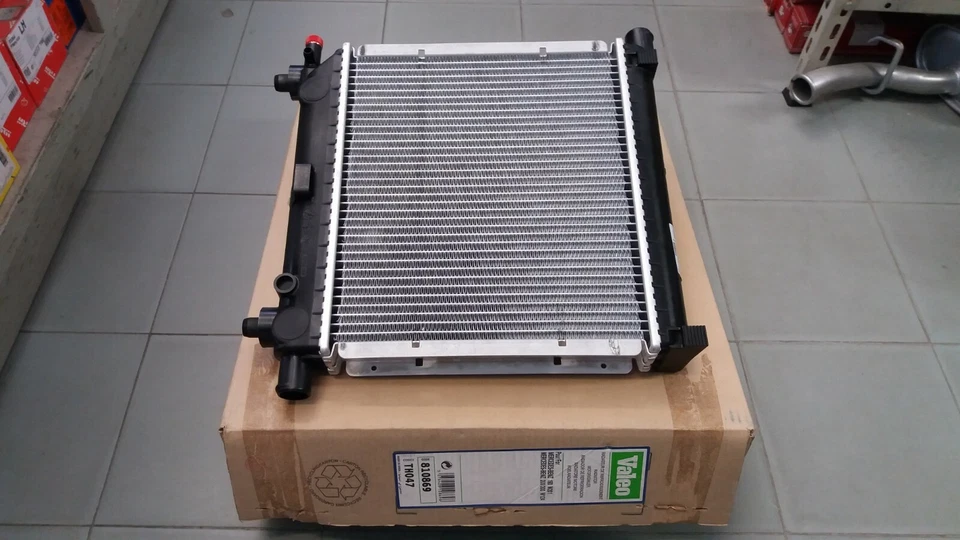 RADIATORE:ME W124,C,S124 200 230,E,CE,TE, W201 190 18E 20 20E 23E DAL’10.82AL’96 - Immagine 1 di 1