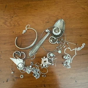 106 gramos chatarra/otras pulseras de plata esterlina 925, dijes colgantes, pendientes,+ - Imagen 1 de 7