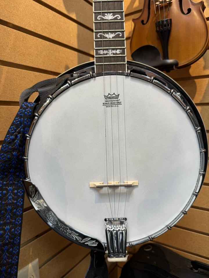 Johnson Banjo with Case - Image 1 of 4
