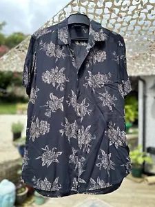 Camisa negra de manga corta para hombre ASOS, talla M, usada dos veces, floral - Imagen 1 de 4