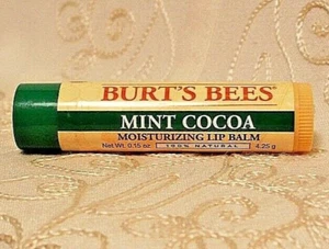 Burt's Bees 100% Natural MOISTURIZING LIP BALM Limited Edition MINT COCOA 4.25 g - Picture 1 of 3
