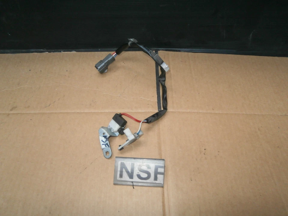 ISUZU TROOPER 1997-1999 NEARSIDE PASSENGER FRONT CENTRAL LOCKING MICRO SWITCH - Изображение 1 из 1