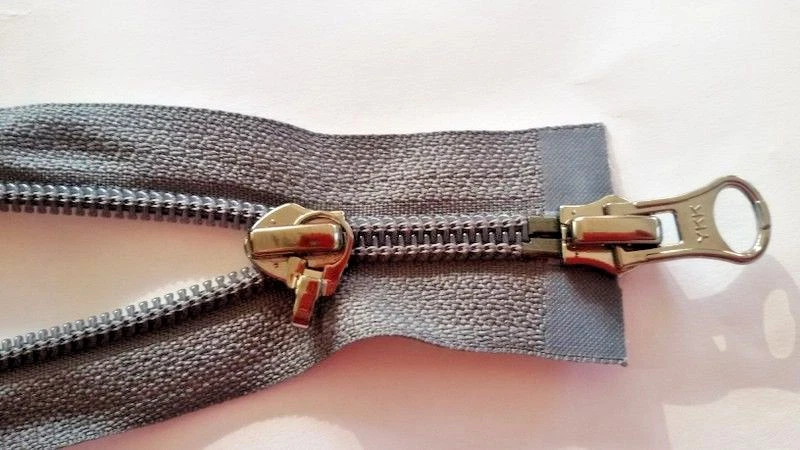 Cerniera GRIGIO SCURO divisibile 2 vie nylon taglia 5 YKK zip cipzár... - Immagine 1 di 1