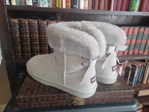 Neu Lam/Lamo Dove Adele kurze Stiefel Wildleder Größe 9,5  - Bild 1 von 10