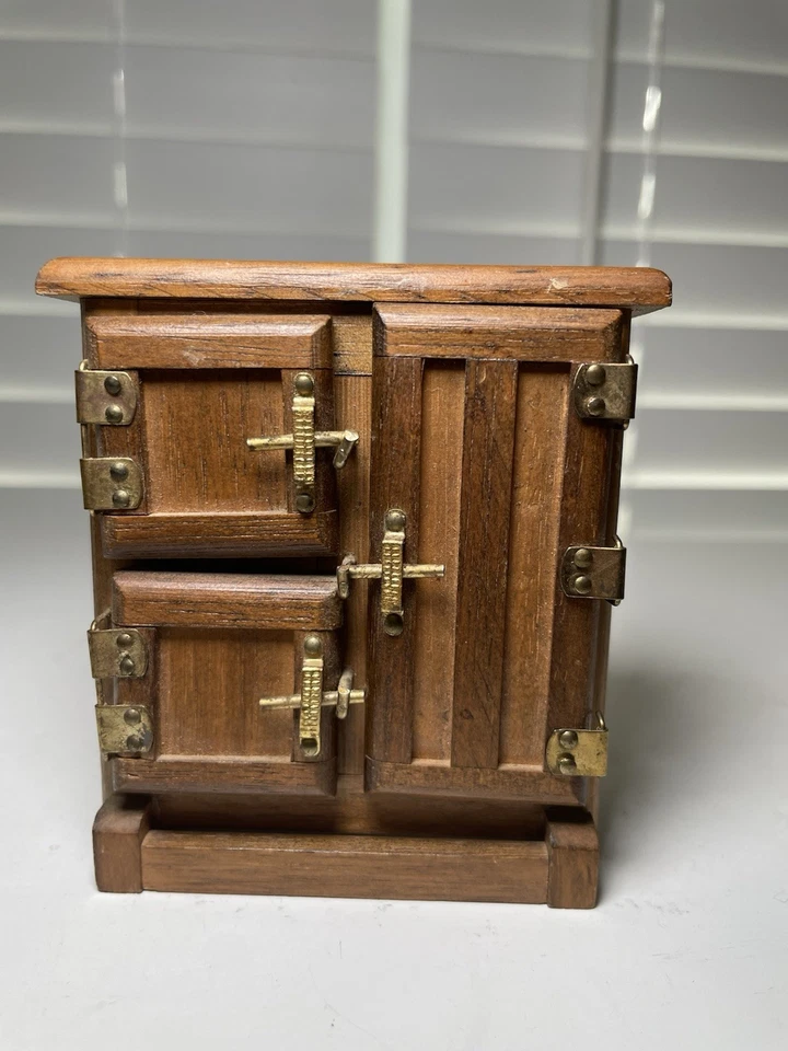 Caja de hielo de muebles de casa de muñecas vintage en miniatura Concord 1:12 Foto 1 de 4