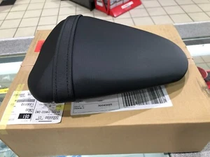 Suzuki GSX-S1000R 2023-2025 Pillion Seat Genuine 45300-04K02-DW2 - Picture 1 of 5