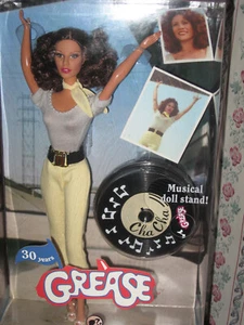 2007 GREASE CHA CHA YELLOW SLACK & WHITE TOP (RACE DAY) BARBIE 30TH ANNIVERSARY - Bild 1 von 8