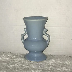 Hellblaue Vase mit doppeltem Henkel 5" hoch Knospen gestempelt USA - Bild 1 von 10