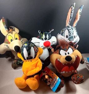 Looney Tunes Warner Brothers Set of 5 Cartoon Stuffed Animal Plush 7" Sticker - Picture 1 of 9