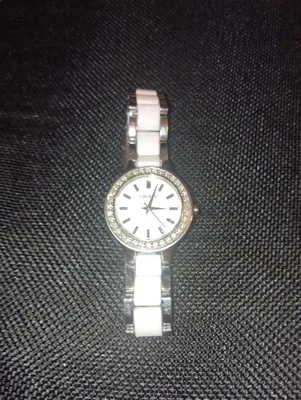 Usado: Reloj DKNY Damas Chambers. Plata. Esfera blanca. NY 2494 Foto 1 de 3