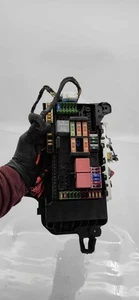 18 19 MERCEDES C-CLASS Engine Fuse Box OEM K2625 - Picture 1 of 3