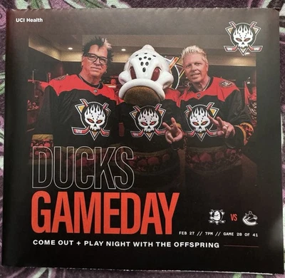 2025 Anaheim Ducks Come Out And Play Night The Offspring Hockey Gameday Program Foto 1 de 4