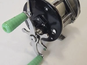 Penn No. 9 Level Wind Casting Reel Double Green Knobs Loaded w/ Fresh Line EXC - Picture 1 of 14