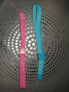 1x BLAU, 1x PINK Handgelenkband für Nintendo DS, Wii Fernbedienungen uvm.  - Bild 1 von 1