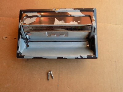 1961 CHRYSLER WINDSOR ПЕПЕЛЬНИЦА ЗАДНЯЯ ЧАСТЬ СИДЕНЬЯ - Изображение 1 из 4