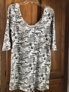 Vestido Pullover TRUKFIT Mujer (XL) Cuello en U 3/4 Slv Blanco con Estampado de Graffiti Negro - Imagen 1 de 4