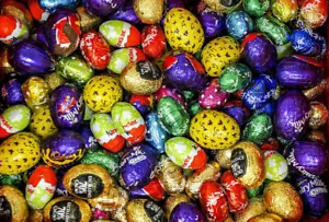 Mini Eggs Galaxy Lindt Cadbury Daim Creme Party Assorted Chocolate - Picture 1 of 6