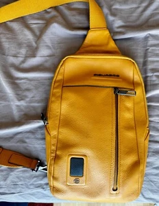 Piquadro Rucksack Slingbag gelb einwandfrei - Bild 1 von 5