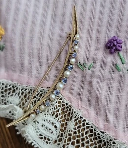 Victorian 10k Gold Montana Sapphires & Seed Pearls Crescent Pin - Picture 1 of 9