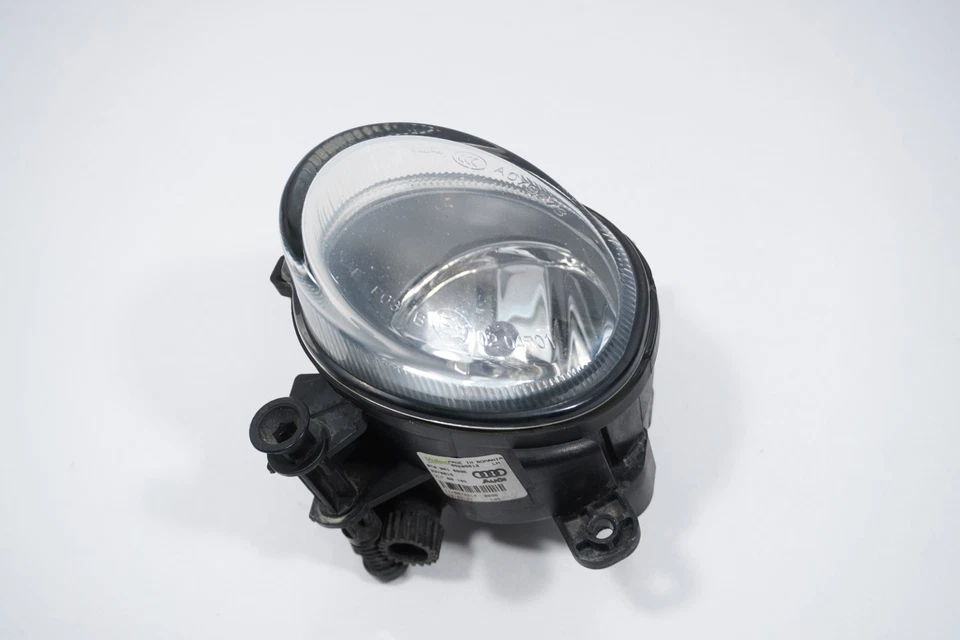 Audi Q3 2015 luz antiniebla lado conductor izquierdo 8T0941699E Foto 1 de 4