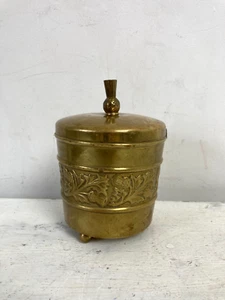 Carrito contenedor de lata de latón vintage con tapa con bisagras patrón floral en relieve té tabaco - Imagen 1 de 6