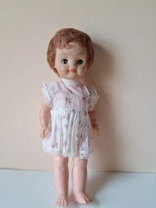 Muñeca vintage AE-10 adorable cara pecosa ojos dormidos de 10” de alto. Años 60 - Imagen 1 de 7