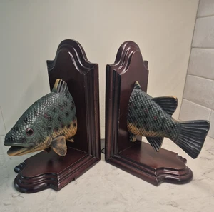 Fermalibri Vintage Pesce/Trota Base Legno Dipinto Pesce Pesca Cabina Mancava Garage - Foto 1 di 14