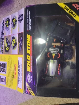 1998 TYCO WILD STING - 8 Wheel Drive Segmented 2 Sided Stunt Car Red & Black - Image 1 of 4